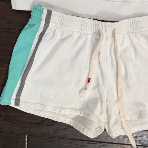 Wildfox White Shorts Set with Orange and Green Accents 66 Motel - Picture 3 of 12